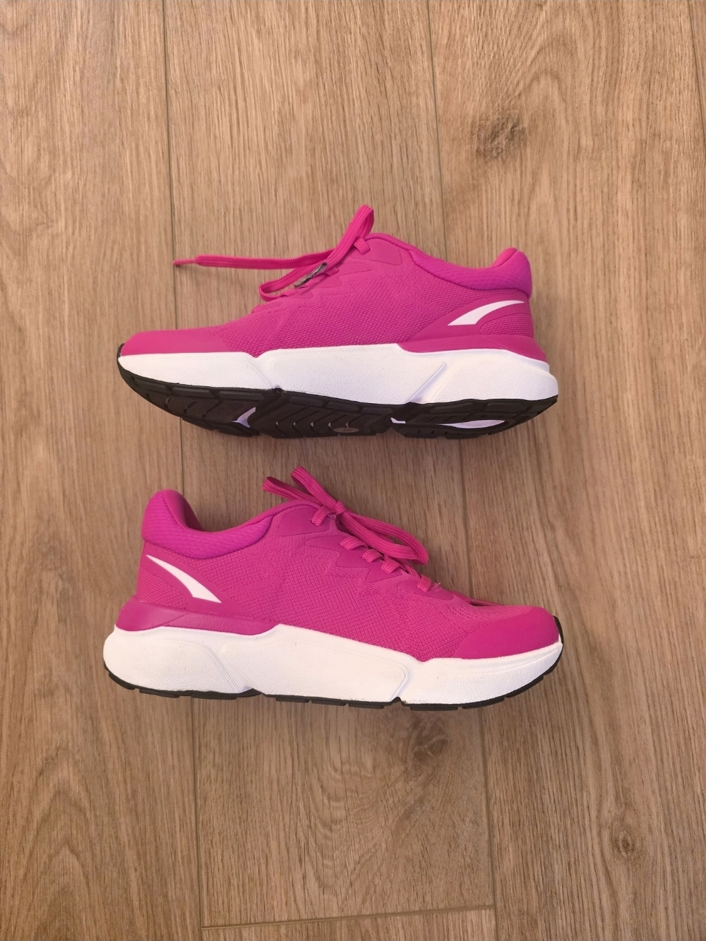 Easy Spirit Leanne2 Hot Pink and White Women's Sneakers NWT 5 5